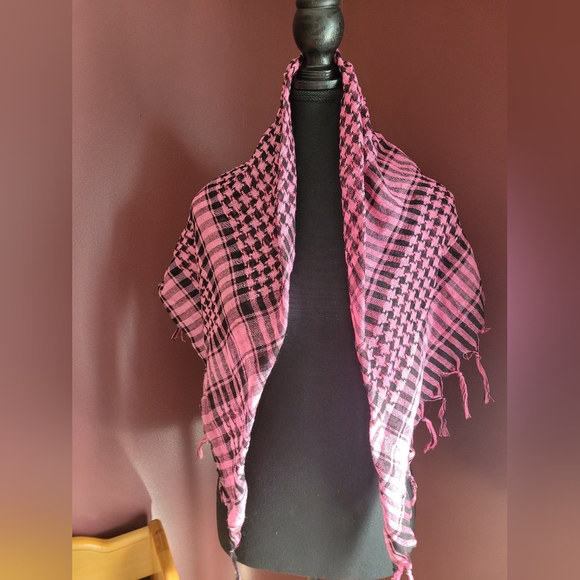 NWOT Scarf - Picture 3 of 6